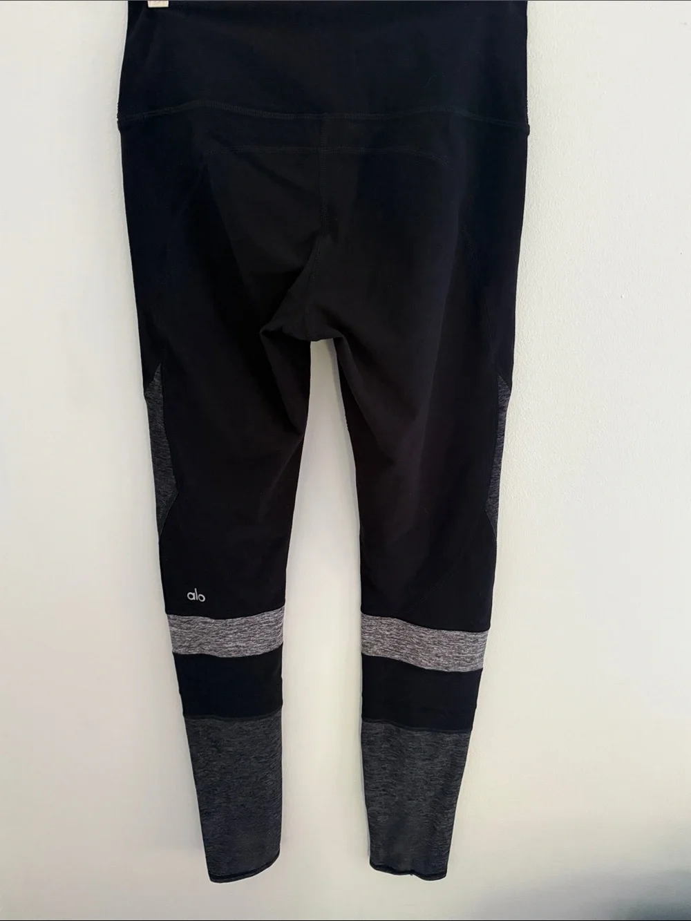 ALO Yoga Black Leggings with Gray Contrast Panels